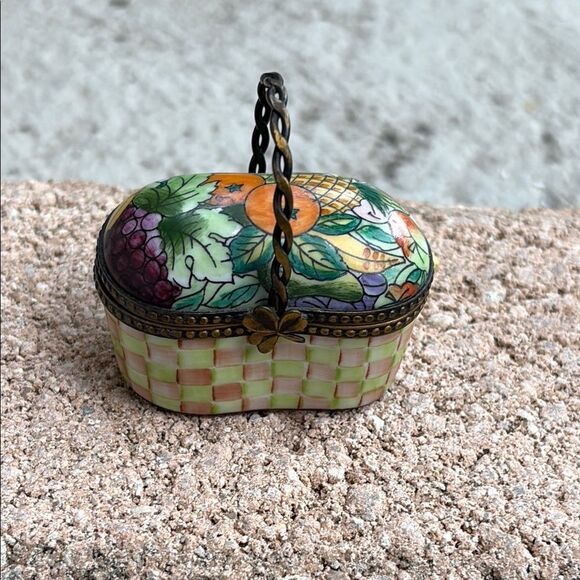 Limoges Chamart Exclusive trinket box - Picture 1 of 8